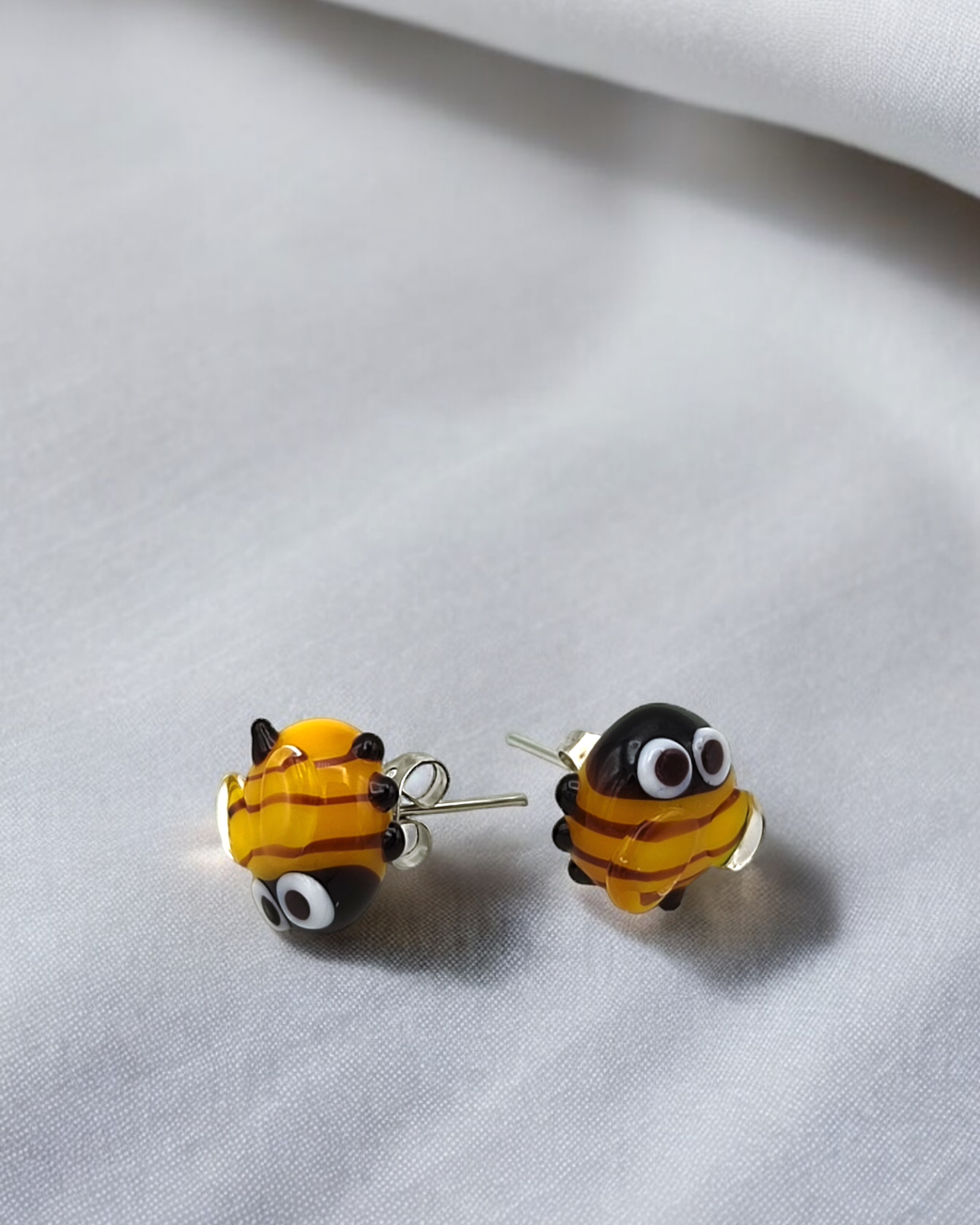 Bee earrings stud