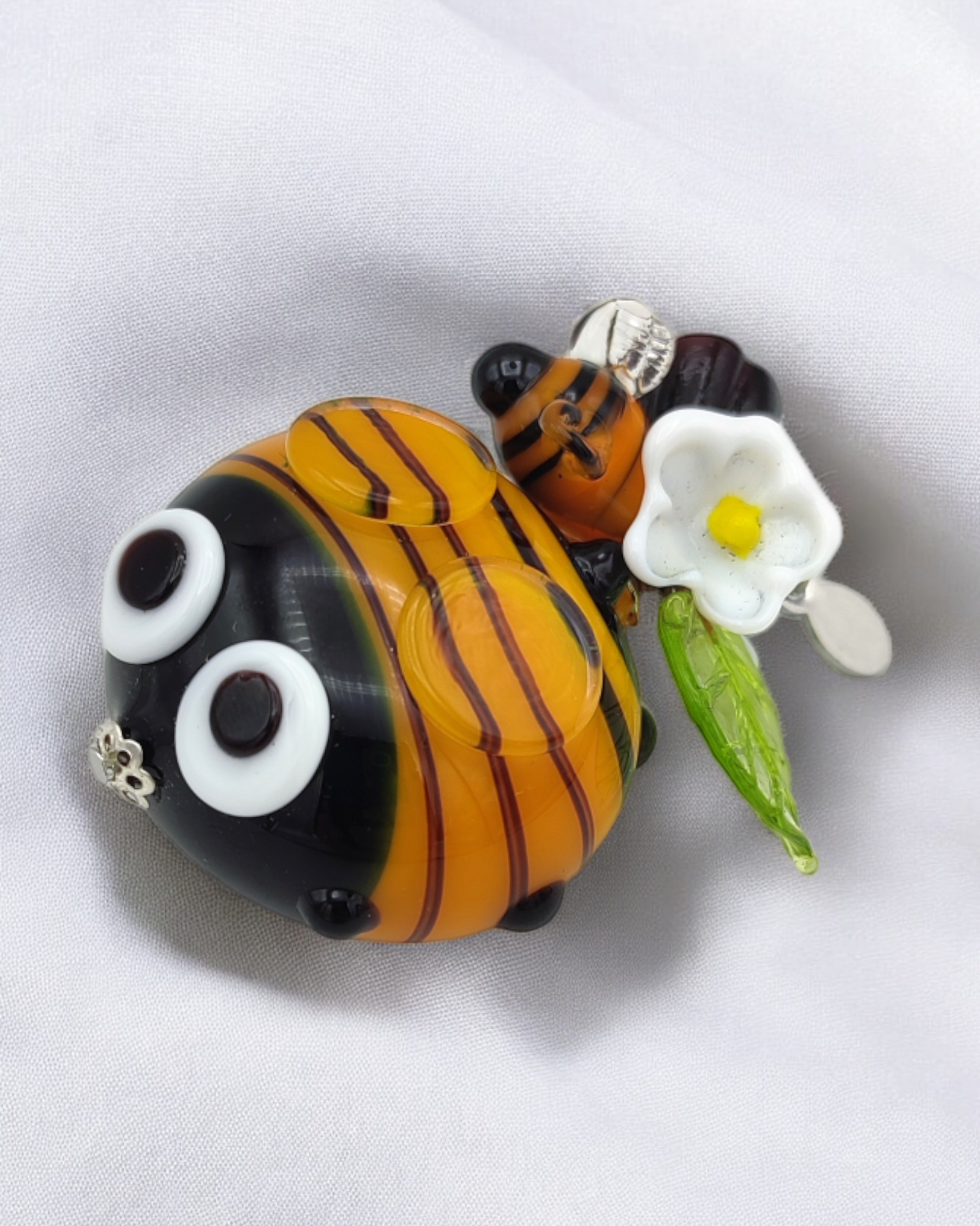 Bee "Regina" brooch